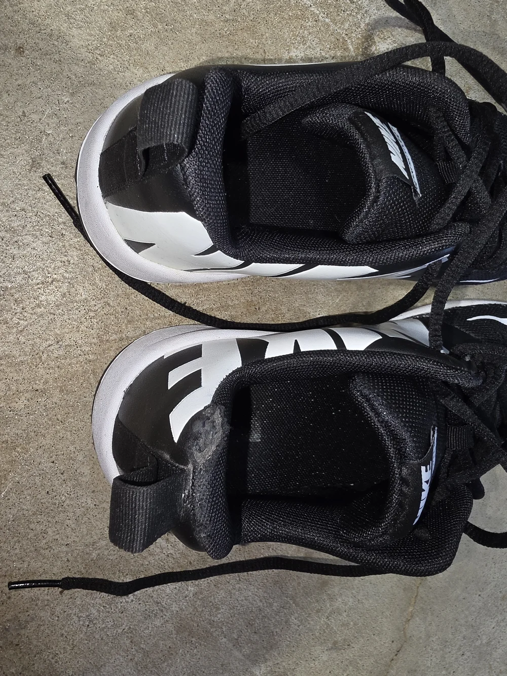 Nike Team Hustle D7 Black & White Youth Sneakers